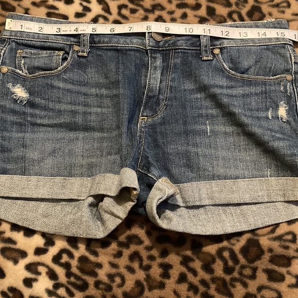 GUC PAIGE Shorts Women’s Size 27 Paige Roll up Distressed Denim Shorts - Picture 13 of 15